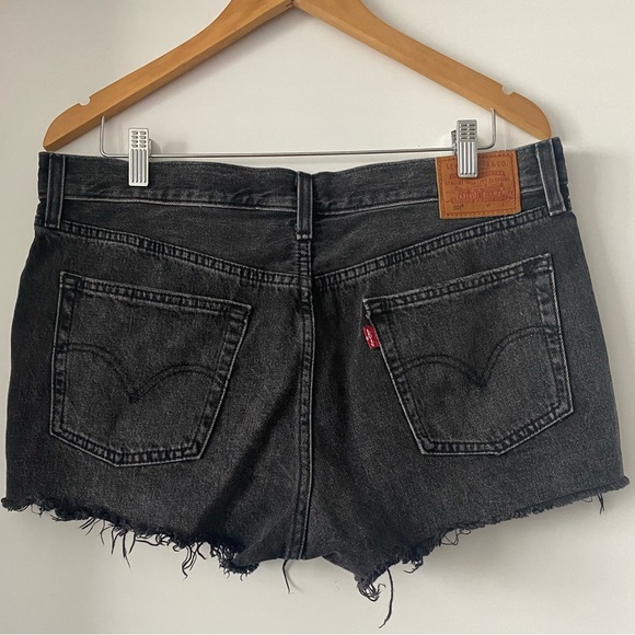 Revolve Levi’s 501 Size 32 black destroyed fray hem denim jeans shorts - Picture 3 of 16
